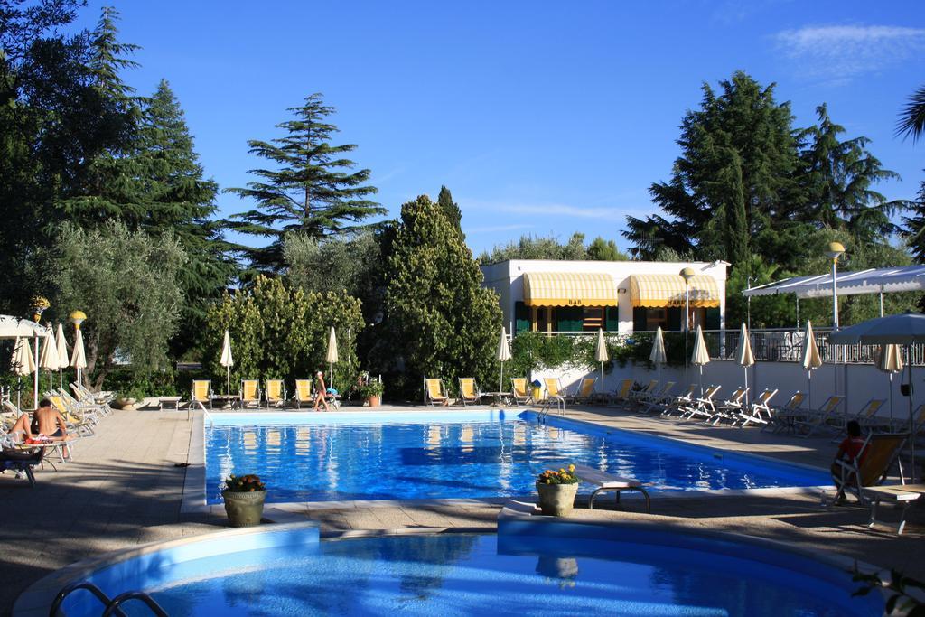 Villaggio Turistico Residence Delfino В'єсте Екстер'єр фото