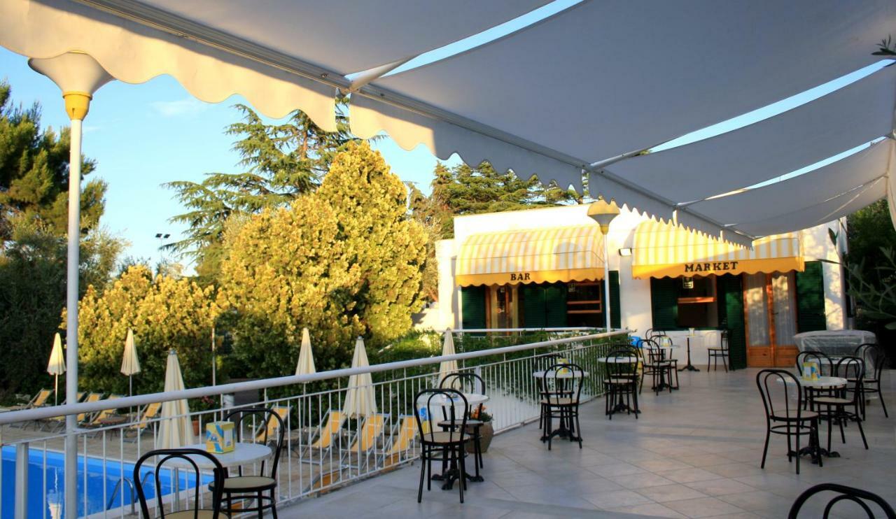 Villaggio Turistico Residence Delfino В'єсте Екстер'єр фото